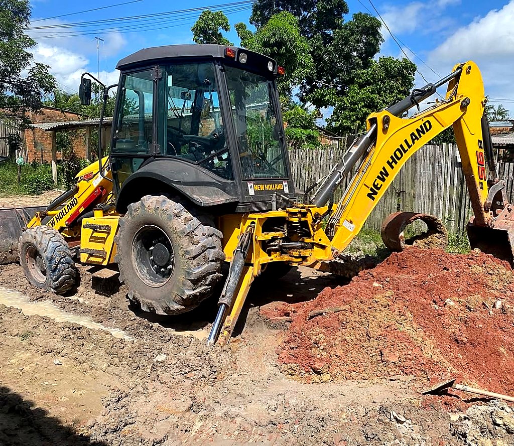 Escavação e pavimentação em obra